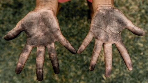 Las razones por las que millones de personas no se lavan las manos aunque puedan hacerlo