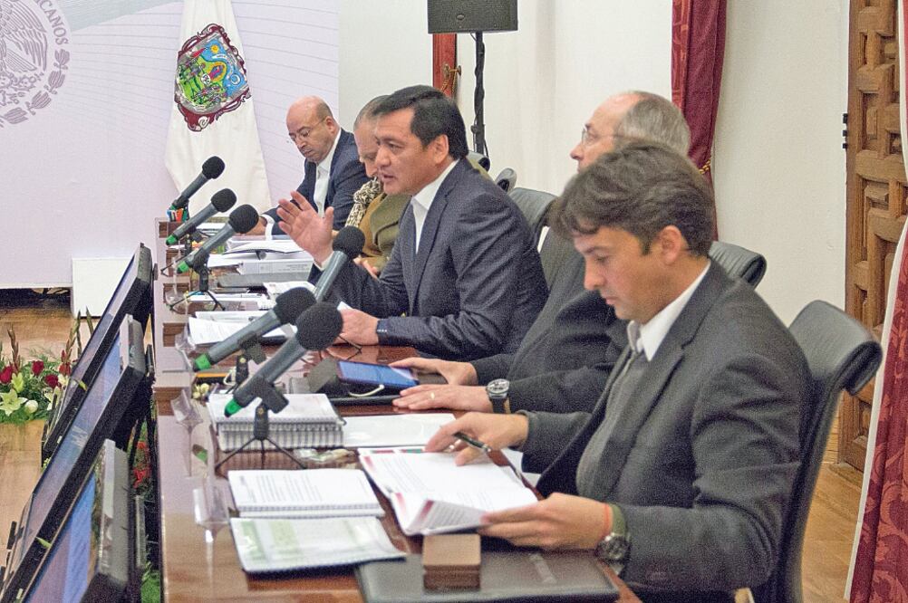 El secretario de Gobernación, Miguel Ángel Osorio Chong, encabezó ayer en Zacatecas la Reunión Regional de Seguridad de la Zona Occidente con gobernadores de varios estados de la República (SEGOB)