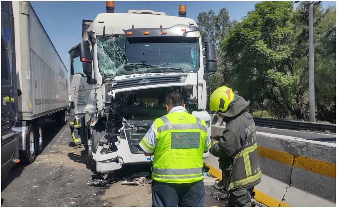 El accidente ocurrió en la incorporación entre ambas vialidades, ubicada a la altura de la colonia La Quebrada, en dirección norte. Foto: Especial