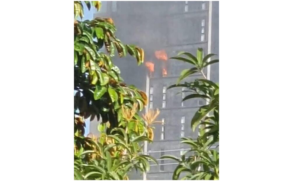 Incendio en un edificio al norte de Mérida, Yucatán (12/12/2024). Foto: Especial