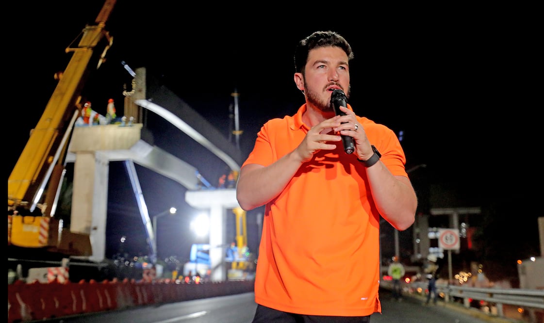 Samuel Garcia supervisando la construcción de la Línea 4 del Metro. Foto Especial