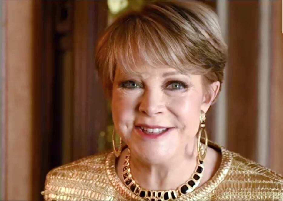 Lolita Ayala muestra su lado más fashion en esta portada / Foto: Video ELLE 