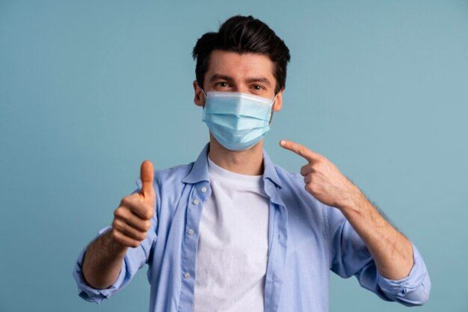 Cómo cuidar tu piel del acné asociado al uso de mascarillas Post-COVID. Fuente: Freepik.