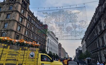 VIDEO Alistan alumbrado por Día de Muertos en el Zócalo; será inaugurado por Clara Brugada el miércoles 30 de octubre