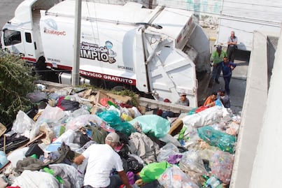 Exprofesor de la UNAM que perdió su empleo acumula 100 toneladas de basura en Ecatepec 