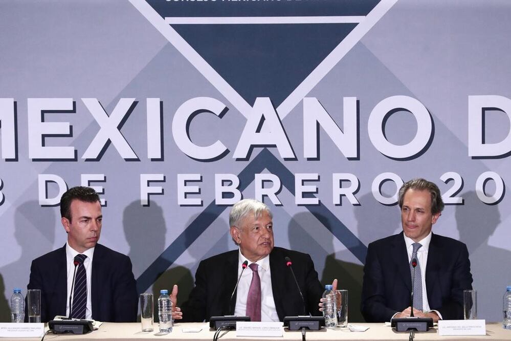 Presidente saliente del CMN, Alejandro Ramírez, el presidente Andrés Manuel López Obrador y Antonio del Valle Perochena, quien asume la presidencia del CMN (DIEGO SIMÓN SÁNCHEZ. EL UNIVERSAL)