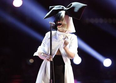 Sia grants Mexican cancer patient's wish to record a song