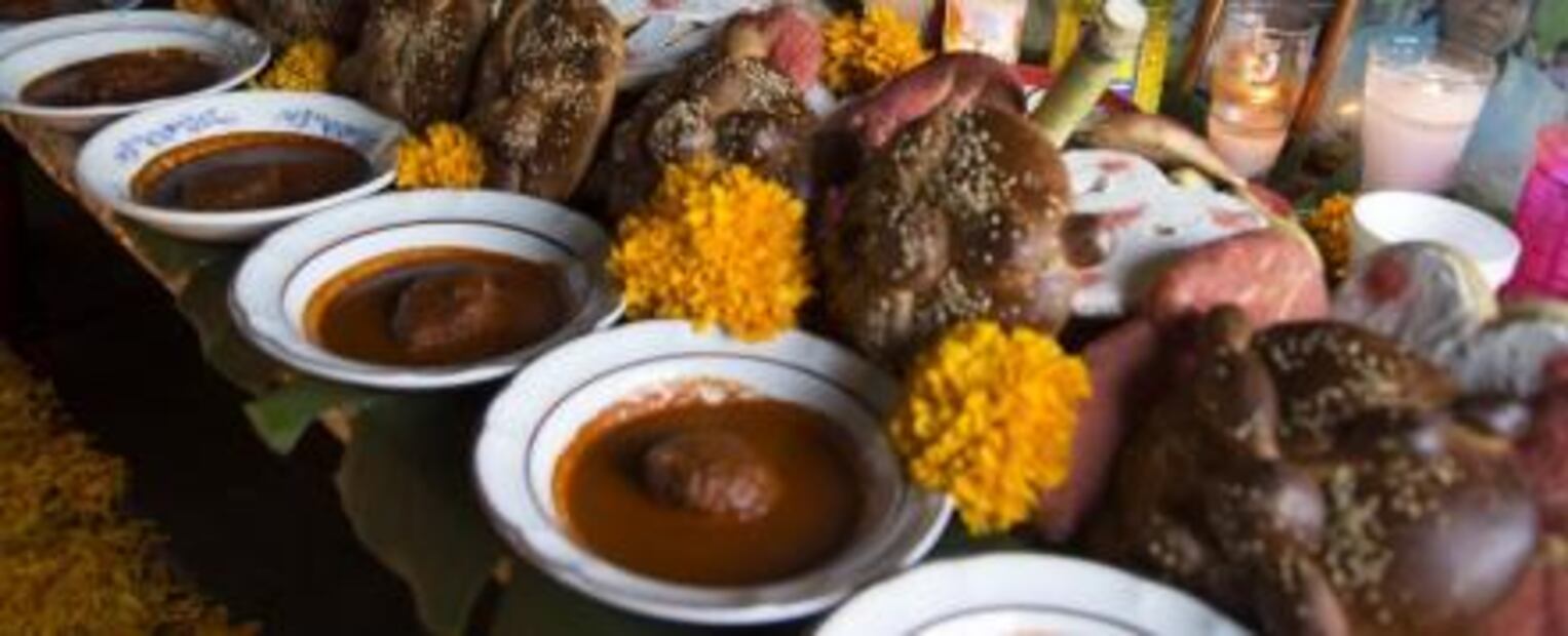 Platillos típicos en las ofrendas de Día de Muertos