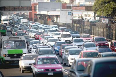 Este martes 26 de marzo no circulan automóviles con engomado rosa
