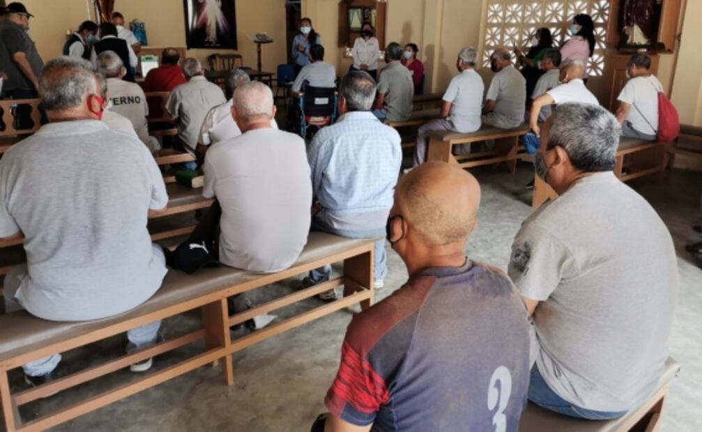 Vacunan contra Covid-19 a internos en penales de Tamaulipas