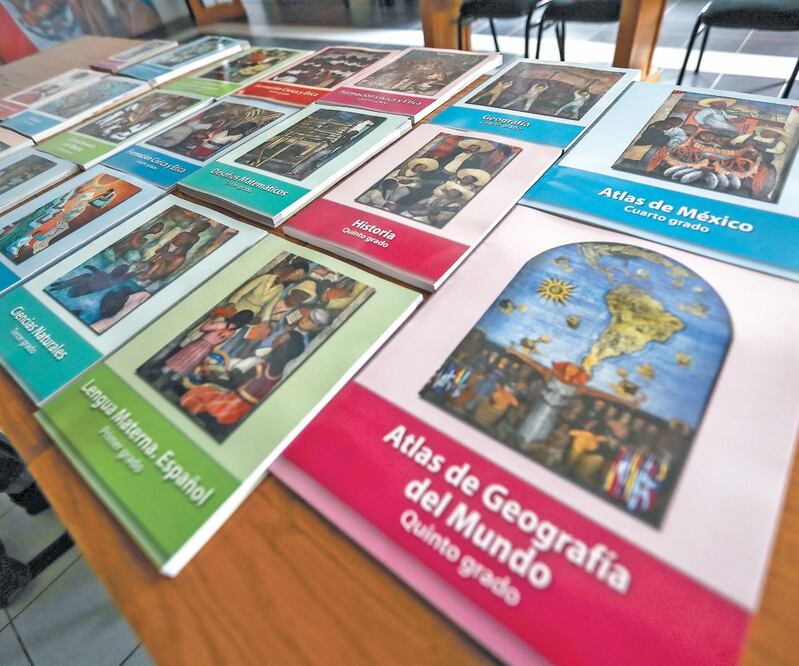 La SEP emitió una convocatoria para rediseñar 18 textos gratuitos que serán utilizados a partir del próximo ciclo escolar. Foto/Archivo El Univeresal