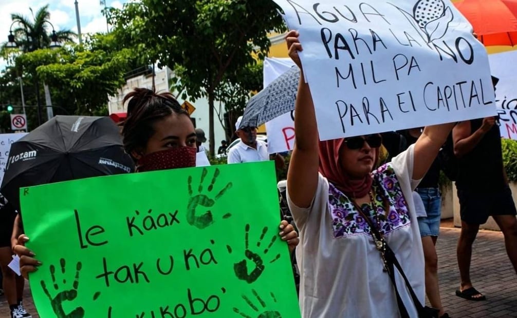 Marchan comunidades mayas en Mérida, Yucatán contra proyectos inmobiliarios; exigen respeto a sus derechos.
Foto: Especial.