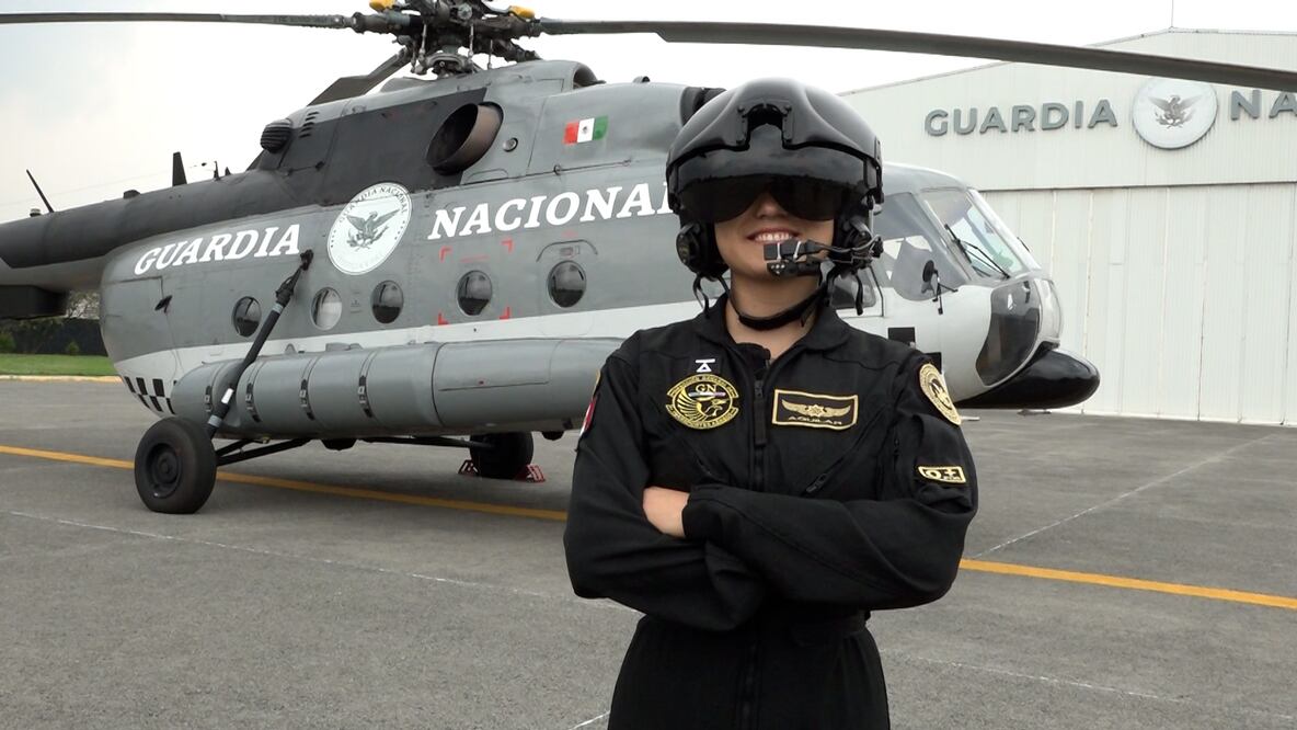 Mujer piloto aviador de GN. Foto Alberto Gónzalez