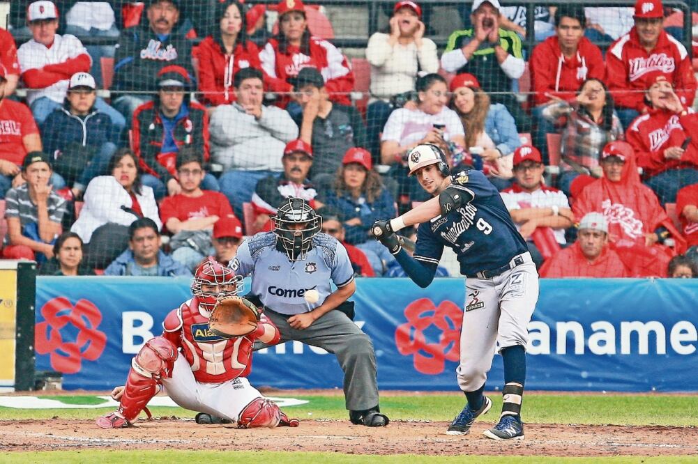 El italiano Alex Liddi conectó su cuadrangular 14 en la campaña (JAM MEDIA)