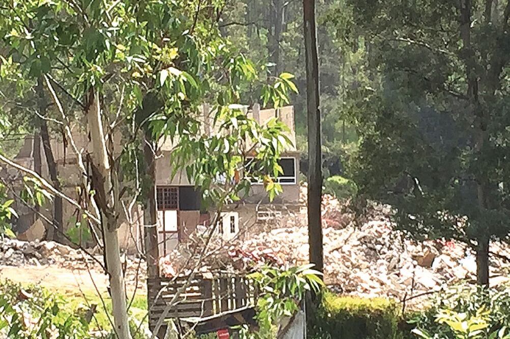 La ocupación de la zona boscosa derivó en que ejidatarios de San Juan Totoltepec iniciaran desde 2010 denuncias por daño ecológico ante la PGR (REBECA JIMÉNEZ. EL UNIVERSAL)