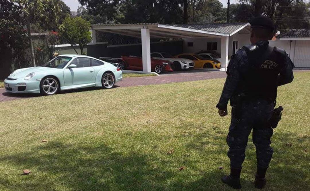 Automóviles de lujo en residencias fastuosas, con cajas de dinero, obras de artes, joyas y otros bienes valiosos fueron decomisados. Foto: Ministerio Público de Guatemala