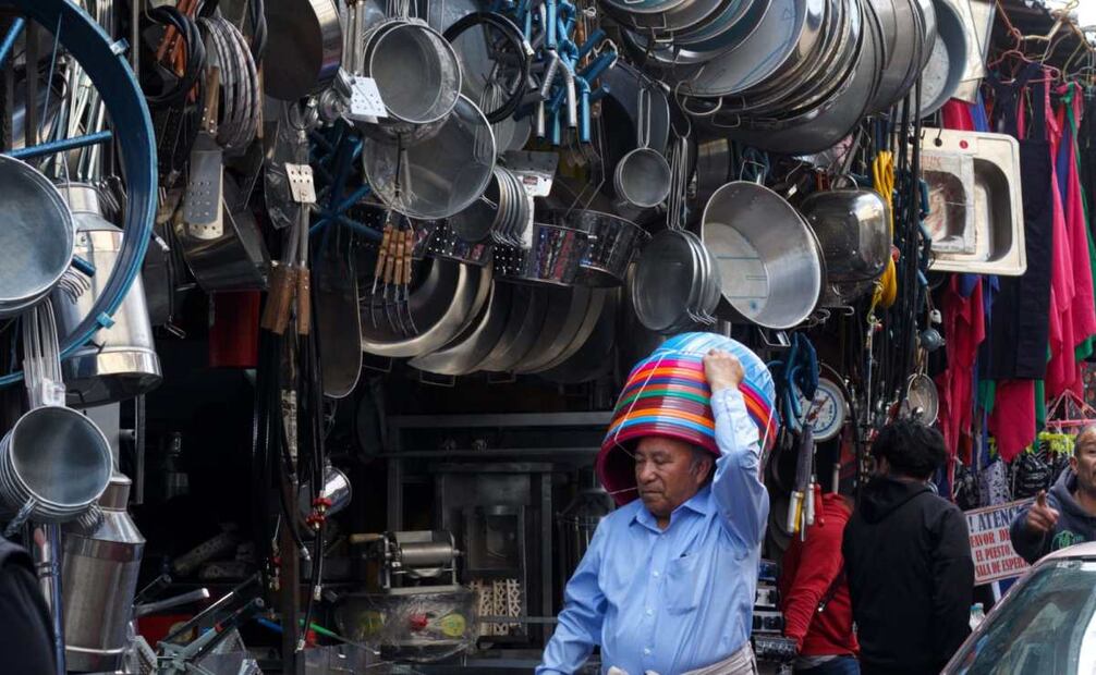 Los precios van desde los 10 pesos una cuchara, 40 un charola, hasta los 800 o mil pesos una parrilla, dependiendo su tamaño. Foto: Brenda Martínez EL UNIVERSAL