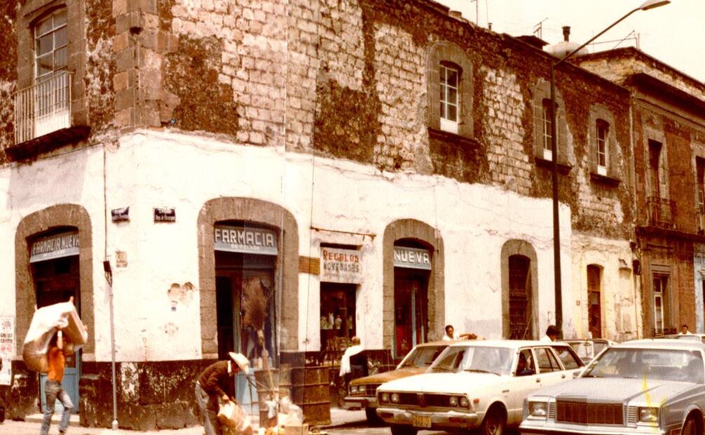 Esquina de Repúbica de Argentina y República de Nicaragua (antes Padre Lecuona) en los años ochenta. Colección Villasana.