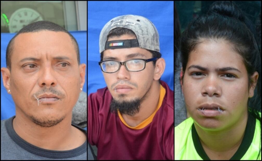 Migrantes se cosen los labios y marchan por calles de Monterrey