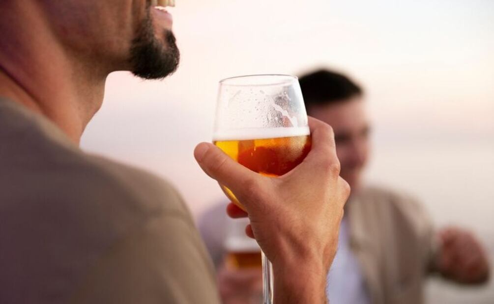 Advertencia sobre la cerveza. Fuente: Freepik