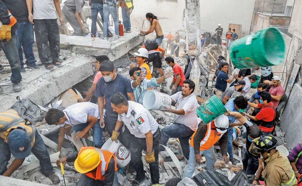 Los sismos generaron derrumbes de edificios, monumentos y dejaron a su paso decenas de víctimas. Foto: Christopher Roger Blanquet /
EL UNIVERSAL