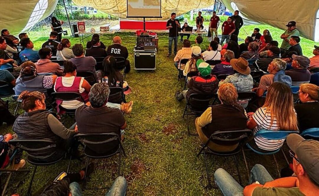 Capacitan en Tultepec en manejo de pirotecnia. Foto: Especial