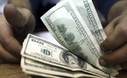 Dólar se vende en $15.97 en el AICM