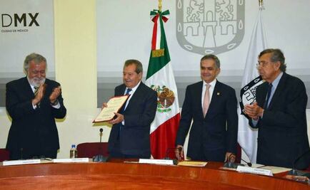 Mancera reconoce a redactores del proyecto de Constitución