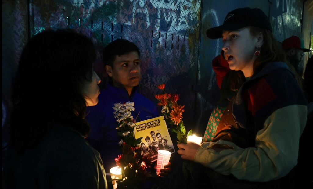 Activistas y periodistas realizaron una vigilia al pie del Ángel de la Independencia, en la Ciudad de México, en memoria de los comunicadores asesinados en la Franja de Gaza, tras un ataque dirigido de Israel, el 13 de agosto de 2025. Foto: Carlos Mejía/EL UNIVERSAL