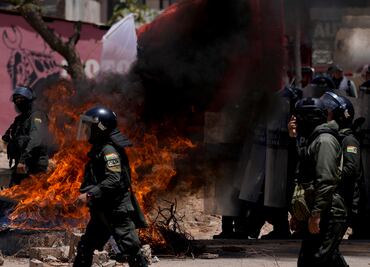 Luis Arce denuncia que "grupos armados" tomaron 3 cuarteles militares; son simpatizantes de Evo Morales, acusa