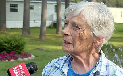 Adolescente irrumpe en casa de mujer de 87 años y amenaza con "cortarla"; ella le da de comer