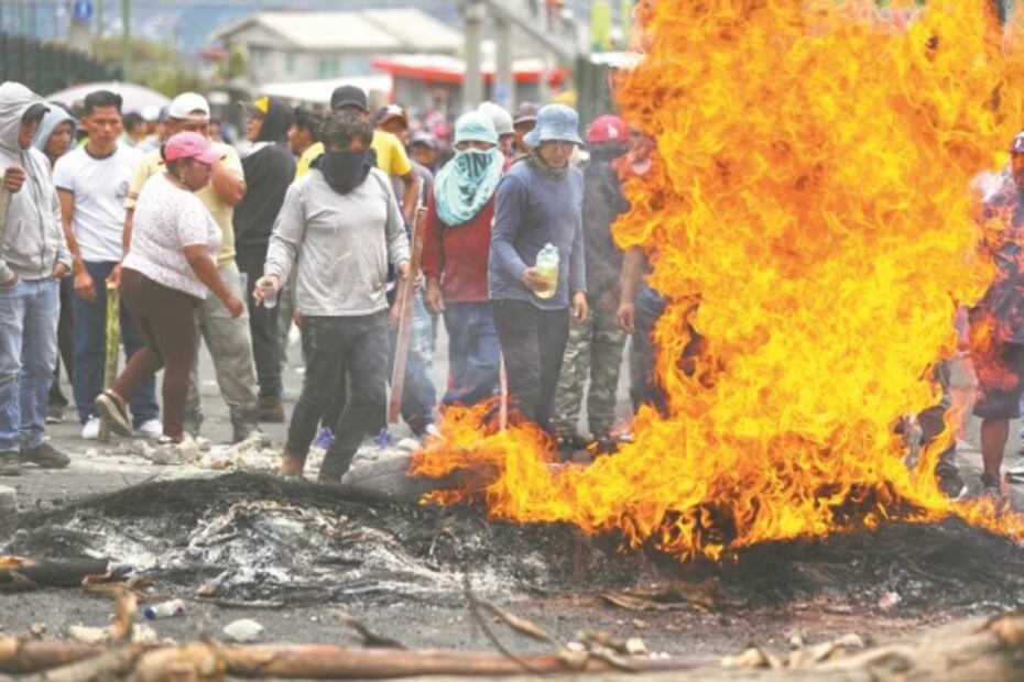 Gobierno de Ecuador se muda por protestas
