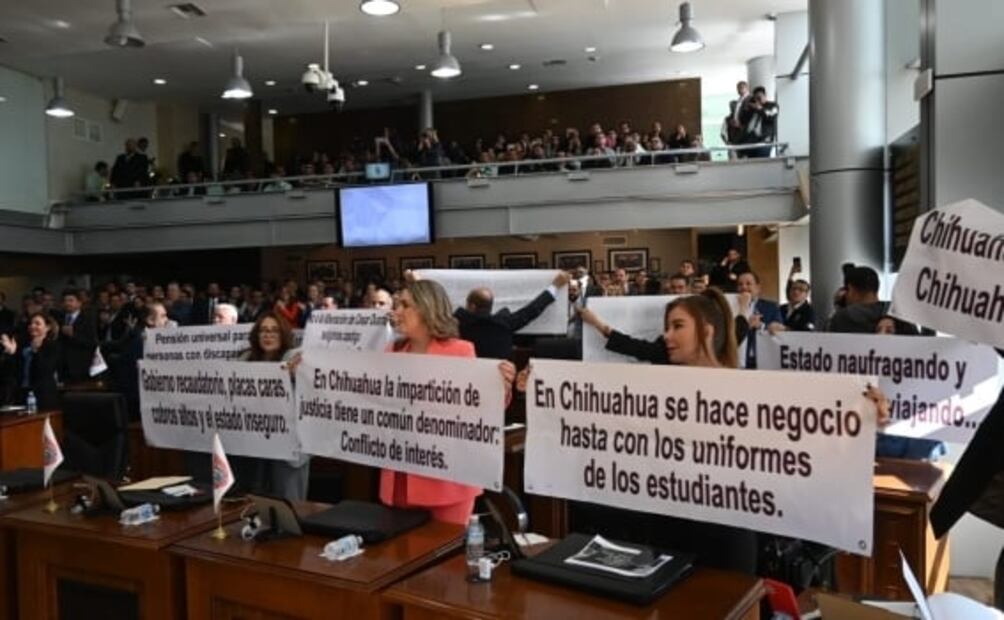 Entre protestas y aplausos, Maru Campos entrega su primer informe de actividades