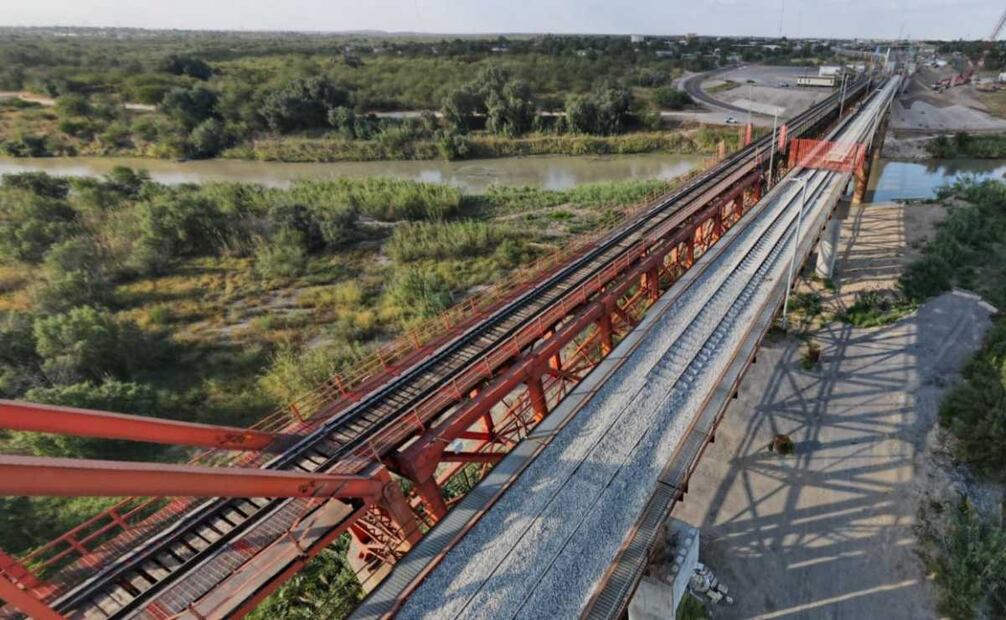 Canadian Pacific Kansas City (CPKC) informó este martes que ha completado la construcción del nuevo tramo del puente ferroviario internacional sobre el Río Grande de Laredo, Texas, a Nuevo Laredo, Tamaulipas. (17/12/24) Foto: Especial