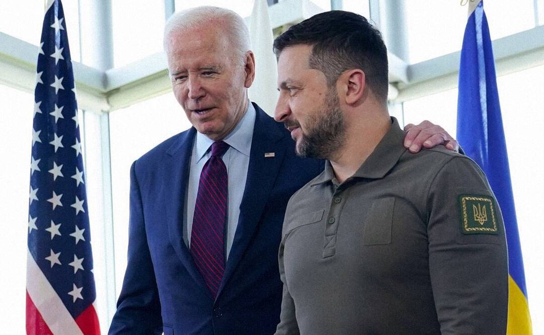 El presidente estadounidense, Joe Biden, con el mandatario ucraniano, Volodimir Zelensky, en Hiroshima, en el marco de la cumbre del G7. Foto: Susan Walsh/AFP