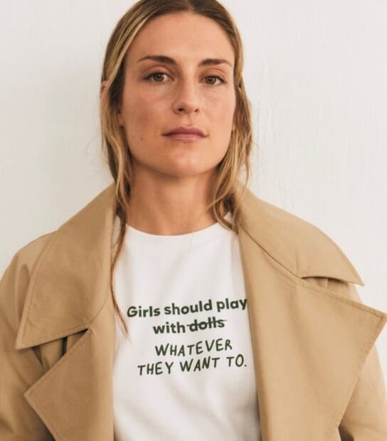 Mango lanza con Alexia Putellas una playera por el Día de la Mujer