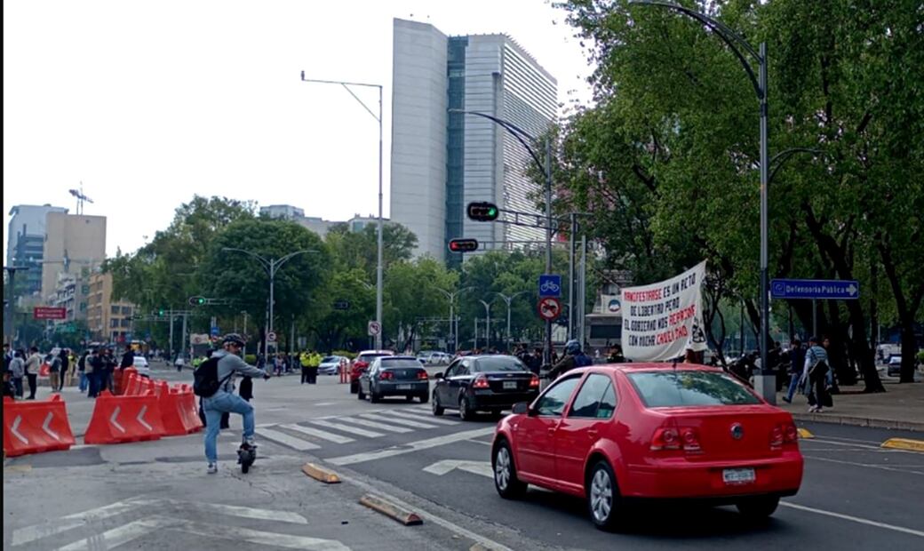 Normalistas liberan una vía de la avenida Insurgentes en dirección Norte; permanece cerrado dirección Sur y Paseo de la Reforma en ambos sentidos, en la Ciudad de México, el viernes 6 de junio de 2025. Foto: Juan Carlos Williams /EL UNIVERSAL