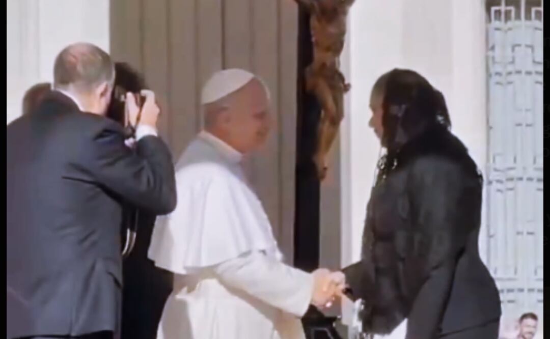 Maru Campos comparte encuentro con el Papa León XIV; gobernadora de Chihuahua pide bendiciones para el estado. Foto: Captura de pantalla