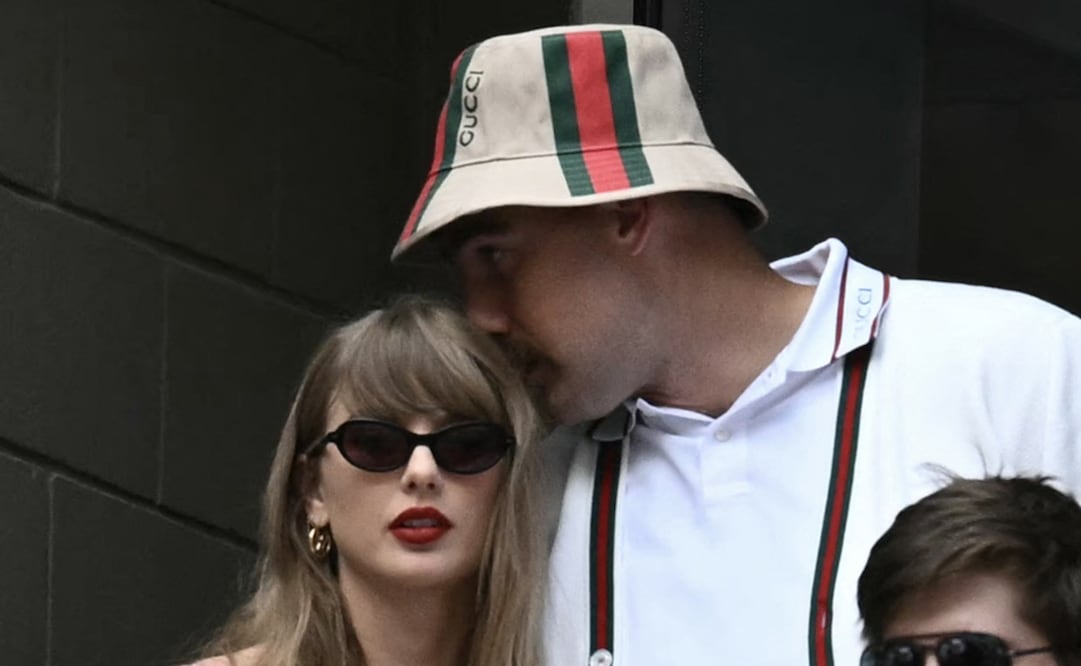 Taylor Swift y Travis Kelce en el torneo de tenis US Open en el Centro Nacional de Tenis en septiembre de 2024. Foto:  ANGELA WEISS / AFP.
