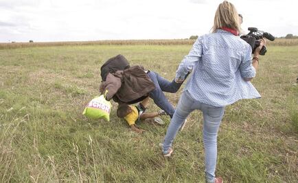 Reportera que pateó a refugiados es acusada de vandalismo