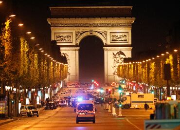 Policía de París identifica al autor del tiroteo en los Campos Elíseos