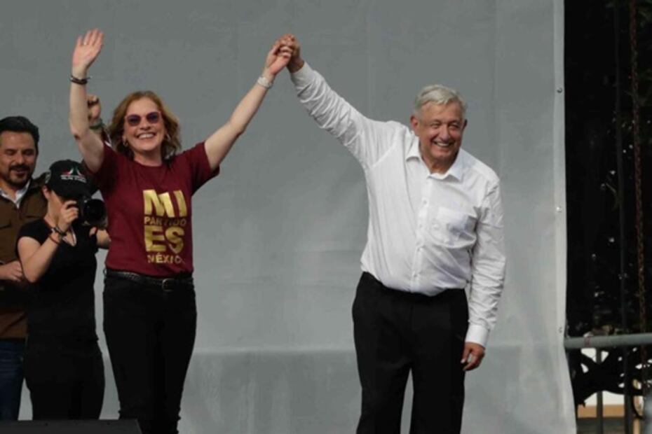 Edy Smol luce su diseño en marcha de AMLO; “hoy desfila mi amor por México’