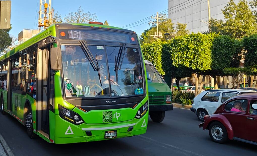 La necesidad de utilizar la Ruta 70 ha obligado a las miles de personas que viven en los pueblos originarios de Tlalpan a soportar desde malos tratos hasta lo que consideran “un alto costo” por el servicio que dan; afirman que "están sucias y en mal estado".  Foto: especial