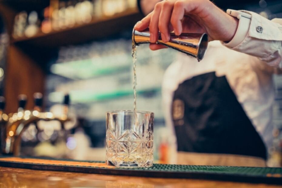 ¿Y si hoy te tomas un Manhattan? Conoce su historia
