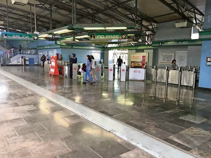 A principios de este año, usuarios alertaron sobre posibles daños en la estructura de la Línea B. Foto: Archivo / EL UNIVERSAL