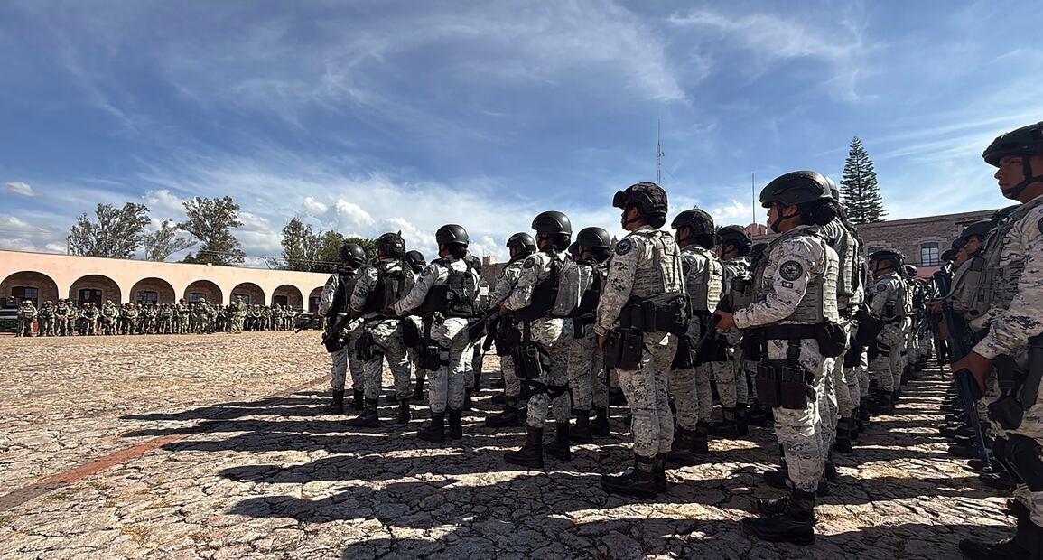 Un primer grupo de 300 agentes del Ejército y la Guardia Nacional llegó a la XXI Zona Militar, con sede en Morelia, como parte del Plan Michoacán por la paz y la justicia, el 10 de noviembre de 2025. Foto: Carlos Arrieta/EL UNIVERSAL