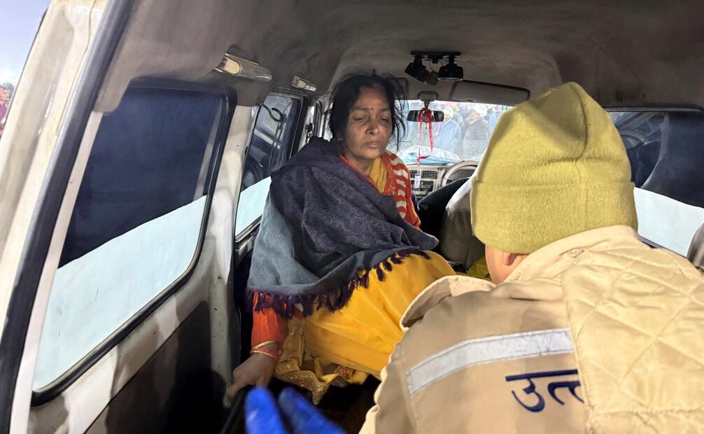 Las víctimas fueron trasladadas al hospital Swaroop Rani Nehru, mientras las autoridades aún no han emitido un balance oficial. (28/01/25) Foto: AP