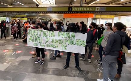 Protestan jóvenes en Metro Universidad por muertes en accidentes y presencia de GN