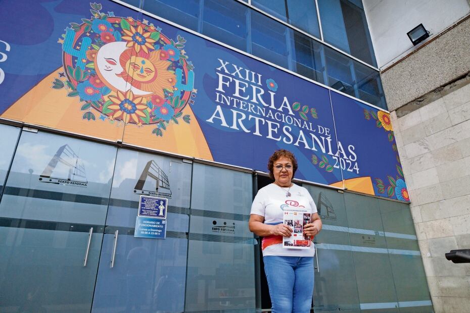 Socorro Oropeza, organizadora de la feria de artesanos, afirma que no hay un censo que incluya a todos los municipios y técnicas artesanales. Foto: Yaretzy Osnaya | El Universal