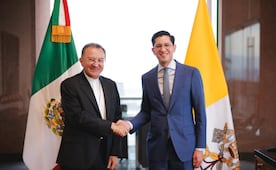 Canciller Roberto Velasco recibe al representante del Papa, Joseph Spiteri; buscan reactivar diálogo